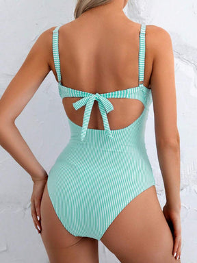 Maiô Decote Nas Costas e Recortes Na Frente