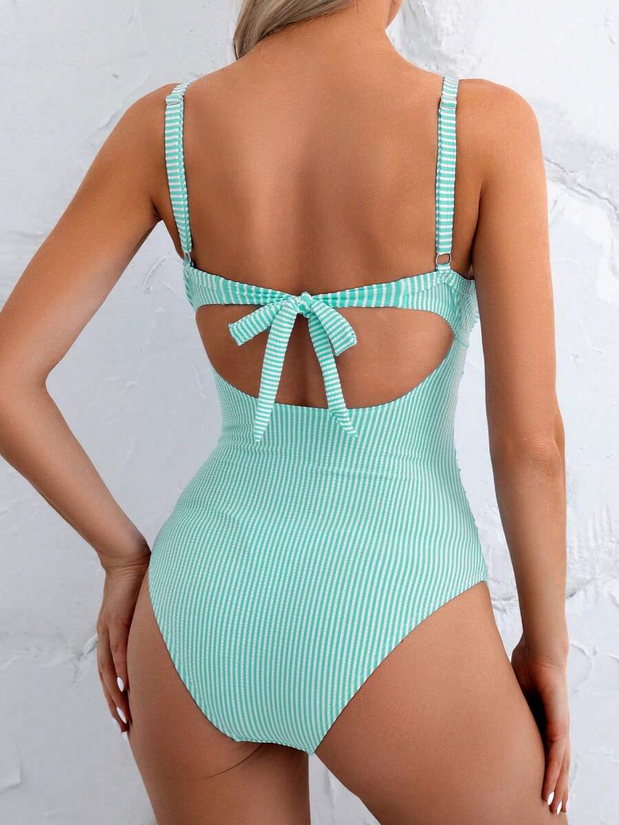 Maiô Decote Nas Costas e Recortes Na Frente