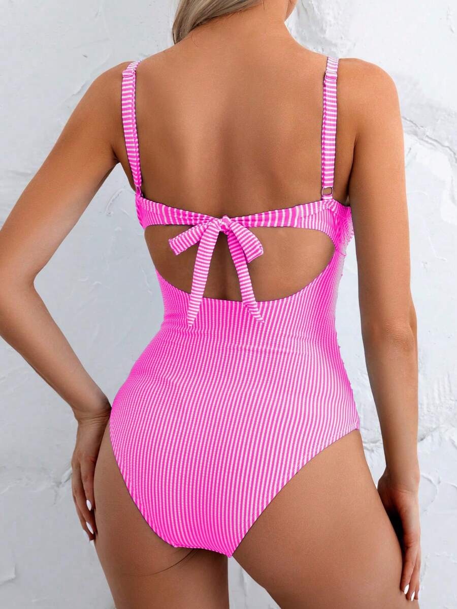 Maiô Decote Nas Costas e Recortes Na Frente