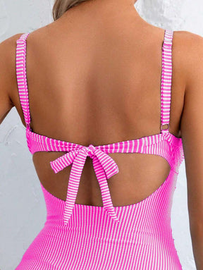 Maiô Decote Nas Costas e Recortes Na Frente