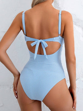 Maiô Decote Nas Costas e Recortes Na Frente