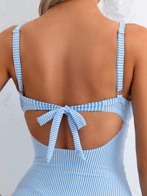 Maiô Decote Nas Costas e Recortes Na Frente